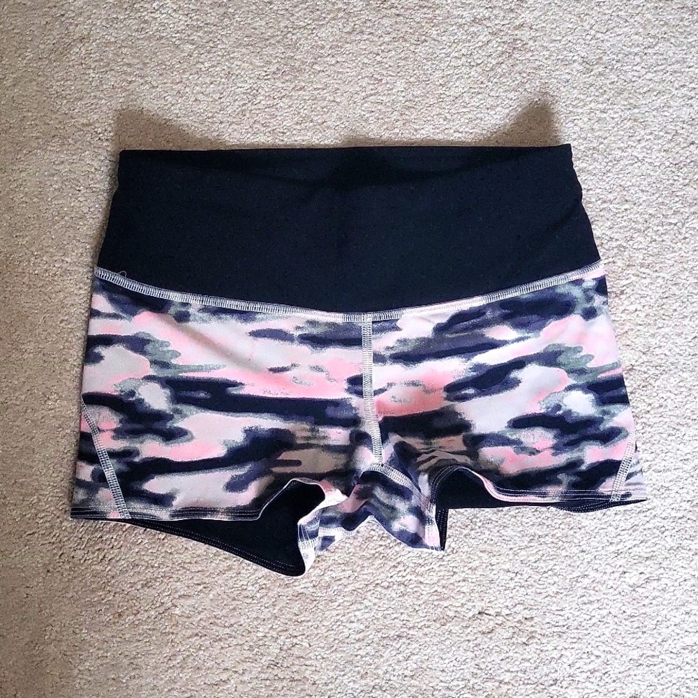 Lululemon Reversible Shorts size 4